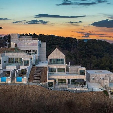 Taean Oaten Pool Villa Экстерьер фото